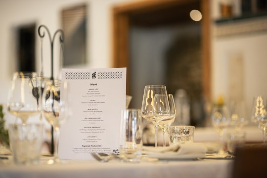 5-gängiges Spezialitäten-Menü in persönlicher Atmosphäre, © Wiener Alpen/Martin Fülöp 5-gängiges Spezialitäten-Menü in persönlicher Atmosphäre, © Wiener Alpen/Martin Fülöp