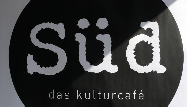 South Logo, © Süd - das Kulturcafé Logo of the Kulturcafé Süd with white lettering on a black circle.