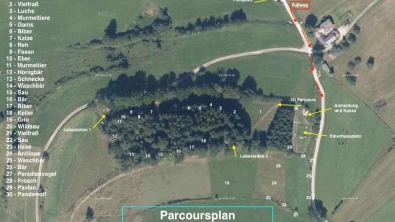 Parcoursplan, © Herwig Kerbl Luftbild eines 3D-Bogenparcours in Puchberg mit nummerierten Zielen und Wegbeschreibung.