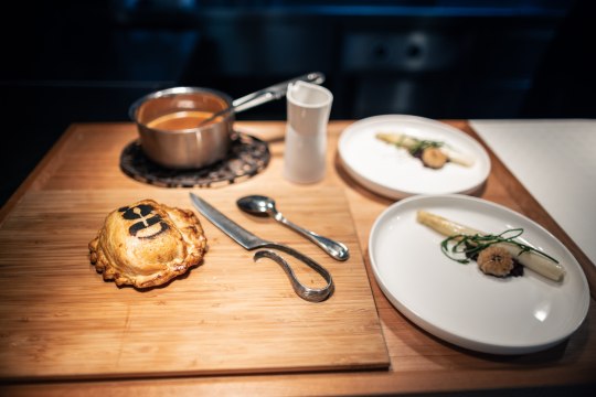 Filet Wellington á la Prégardien ist angerichtet, © Wiener Alpen/Martin Fülöp Filet Wellington á la Prégardien ist angerichtet, © Wiener Alpen/Martin Fülöp