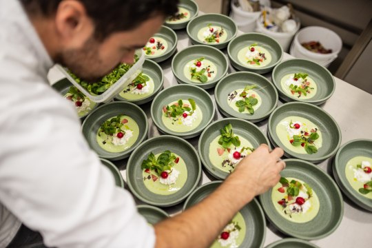 Im Restaurant Görg treffen natürliche Zutaten auf erfahrene Hände, © Wiener Alpen/Martin Fülöp Im Restaurant Görg treffen natürliche Zutaten auf erfahrene Hände, © Wiener Alpen/Martin Fülöp