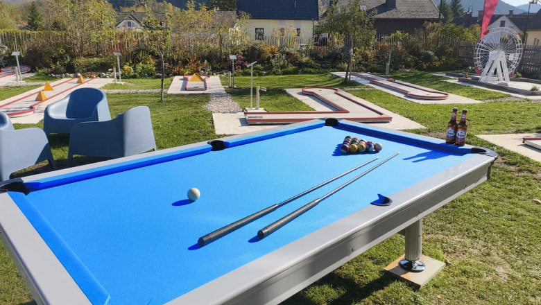 Minigolf Puchberg, © WA/Katharina Schiefer Billiardtisch & Minigolfbahnen