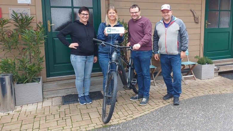 Mostheuriger Steurer ist neuer Radpartner Niederösterreich, © Wiener Alpen Mostheuriger Steurer ist neuer Radpartner Niederösterreich, © Wiener Alpen