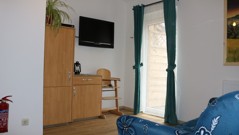 Wohnbereich mit Zugang zur Terrasse Gaeste 4, © Gruber Claudia Wohnbereich mit Zugang zur Terrasse Gaeste 4, © Gruber Claudia