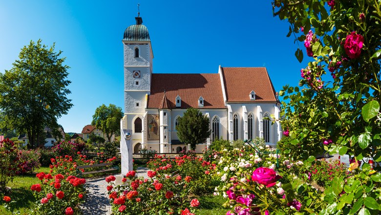 Erőd templom a rózsakert Kirchschlagban, © Wiener Alpen/Walter Strobl
