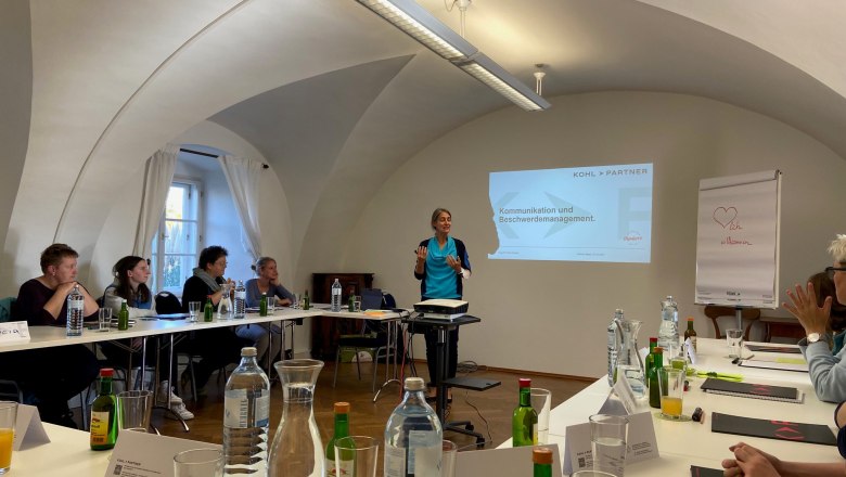 Begrüßung durch Vortragende Rita Einöder, © Wiener Alpen Begrüßung durch Vortragende Rita Einöder, © Wiener Alpen