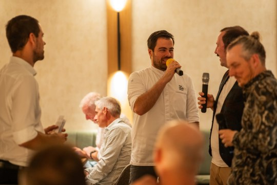 Mini & Claus, zwei Musiker mit humorvollen Liedern, Ironie und Witz begeistern ihren Fanclub, © Wiener Alpen/Martin Fülöp Mini & Claus, zwei Musiker mit humorvollen Liedern, Ironie und Witz begeistern ihren Fanclub, © Wiener Alpen/Martin Fülöp