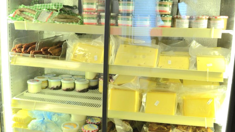 Dairy products and meat, © Gemeinde Schwarzenbach Fridge with various dairy products, meat and eggs.