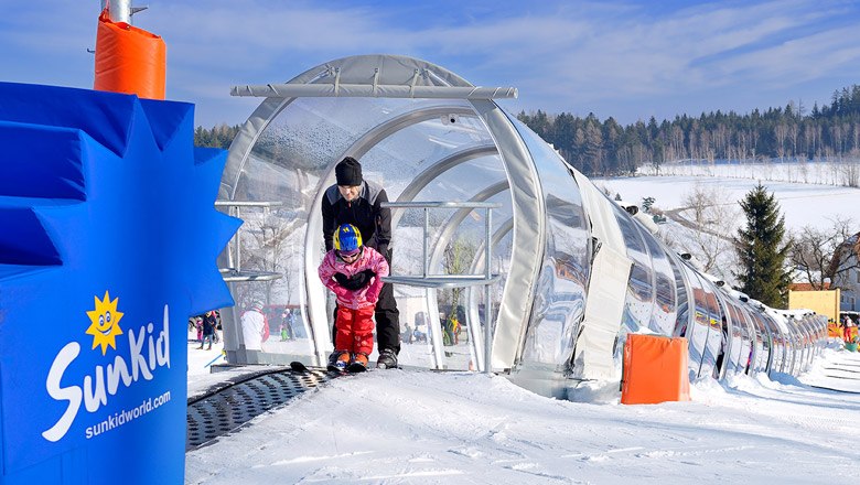 Carpet lift in Family ski resort, © Familienarena, Walter Strobl Carpet lift in Family ski resort, © Familienarena, Walter Strobl