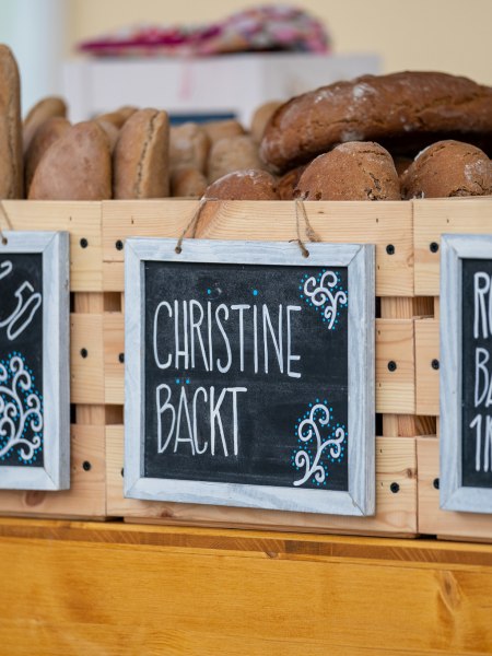 Frisch gebackenes Brot , © Wiener Alpen/Johannes Friedl Frisch gebackenes Brot , © Wiener Alpen/Johannes Friedl