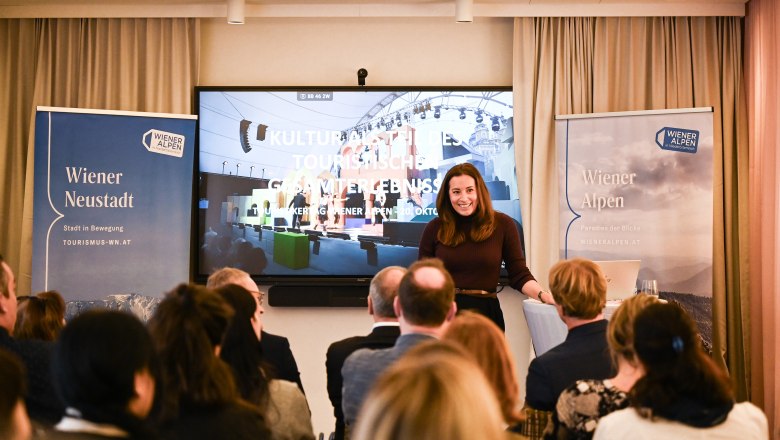 Mariella Klement-Kapeller führt durch den Vormittag , © Wiener Alpen/Sonja Pohl Mariella Klement-Kapeller führt durch den Vormittag , © Wiener Alpen/Sonja Pohl