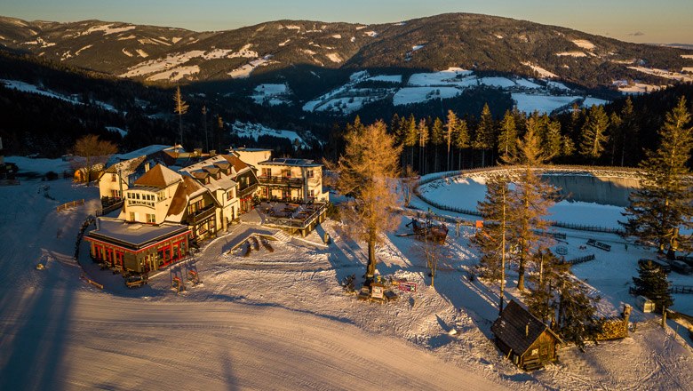Das Alpengasthof Enzian von oben, © Wiener Alpen, Christian Kremsl Das Alpengasthof Enzian von oben, © Wiener Alpen, Christian Kremsl