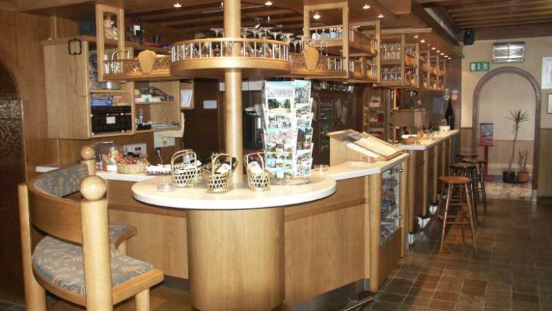 A cozy place to stay at the bar, © Gasthof Kobald Interior view of a cozy bar with wooden furniture and counter.
