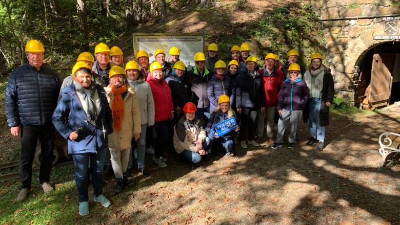 Vor dem Schaubergwerk Grillenberg, © Wiener Alpen Vor dem Schaubergwerk Grillenberg, © Wiener Alpen