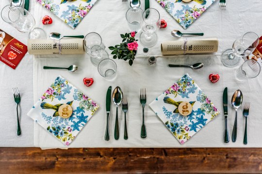 Ein liebevoll gedeckter Tisch in der Dorfpension Mariahilfberg in Gutenstein, © Wiener Alpen/Christian Kremsl Ein liebevoll gedeckter Tisch in der Dorfpension Mariahilfberg in Gutenstein, © Wiener Alpen/Christian Kremsl