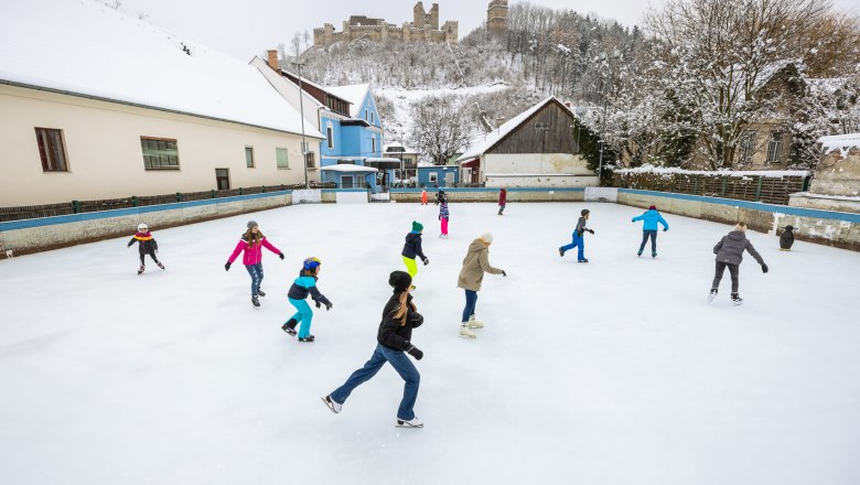 Eislaufen in Kirchschlag , © Wiener Alpen / Fülöp Eislaufen in Kirchschlag , © Wiener Alpen / Fülöp