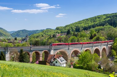 Viadukt der Semmeringeisenbahn in Payerbach, © Wiener Alpen, Franz Zwickl Viadukt der Semmeringeisenbahn in Payerbach, © Wiener Alpen, Franz Zwickl