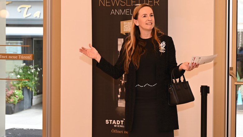 Begrüßung von Maria Großbauer im Stadttheater Wiener Neustadt , © Wiener Alpen/Sonja Pohl Begrüßung von Maria Großbauer im Stadttheater Wiener Neustadt , © Wiener Alpen/Sonja Pohl