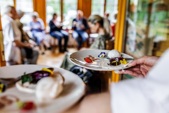 Inspirierender Gedankenaustausch trifft auf gutes Essen, © Wiener Alpen/Christian Kremsl Inspirierender Gedankenaustausch trifft auf gutes Essen, © Wiener Alpen/Christian Kremsl