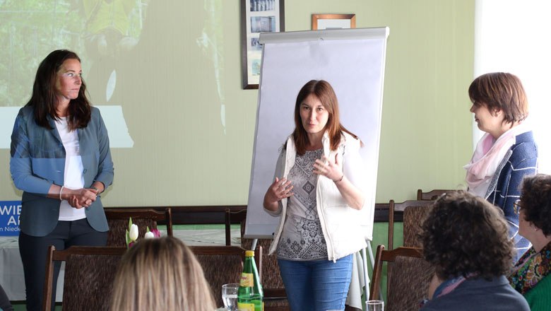 Begrüßung durch Yvonne Irsay von der Gemeinde Mönichkirchen, © Wiener Alpen Begrüßung durch Yvonne Irsay von der Gemeinde Mönichkirchen, © Wiener Alpen