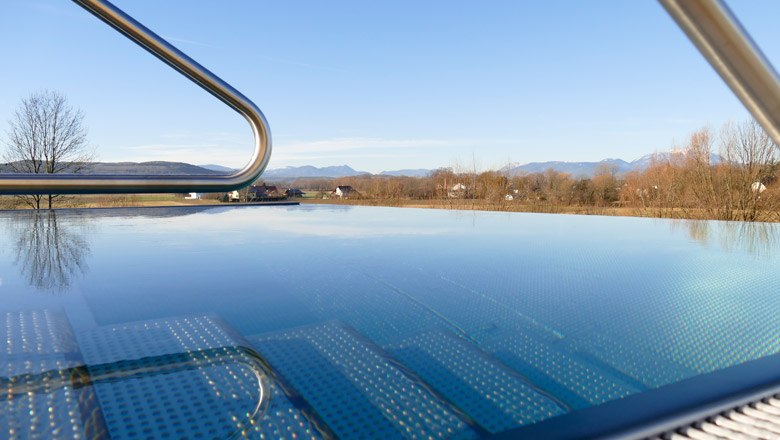 Entspannen im Panoramapool und im großen neuen Wellness-Bereich, © Besta Betriebs GmbH Entspannen im Panoramapool und im großen neuen Wellness-Bereich, © Besta Betriebs GmbH