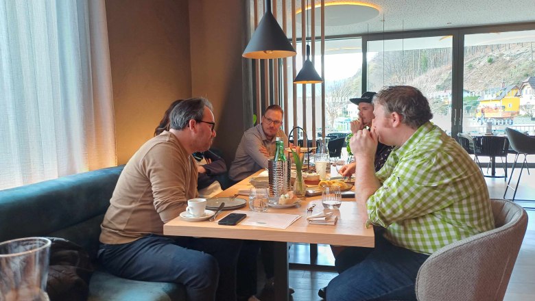 Wirtshaus Stammtisch im Gasthaus Reisenbauer, © Wiener Alpen Wirtshaus Stammtisch im Gasthaus Reisenbauer, © Wiener Alpen