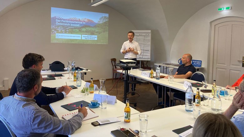 Vortragender Mag. Daniel Orasche, © Wiener Alpen Vortragender Mag. Daniel Orasche, © Wiener Alpen