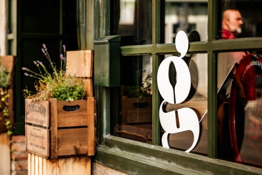 Gedanken-Gänge im Mary’s Scottish Coffeepub in Wiener Neustadt, © Wiener Alpen/Kremsl Gedanken-Gänge im Mary’s Scottish Coffeepub in Wiener Neustadt, © Wiener Alpen/Kremsl