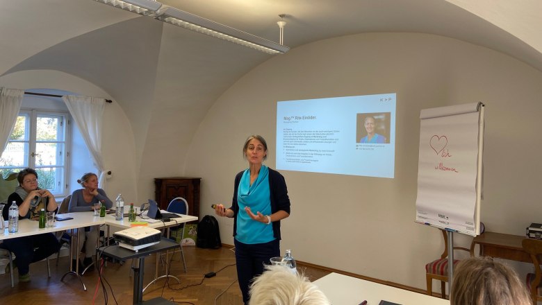 Begrüßung durch Vortragende Rita Einöder, © Wiener Alpen Begrüßung durch Vortragende Rita Einöder, © Wiener Alpen