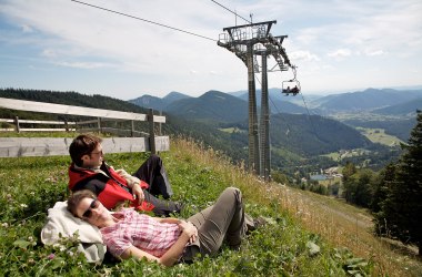 Entspannen auf der Bergstation der Schneeberg Sesselbahn, © Wiener Alpen, Franz Zwickl