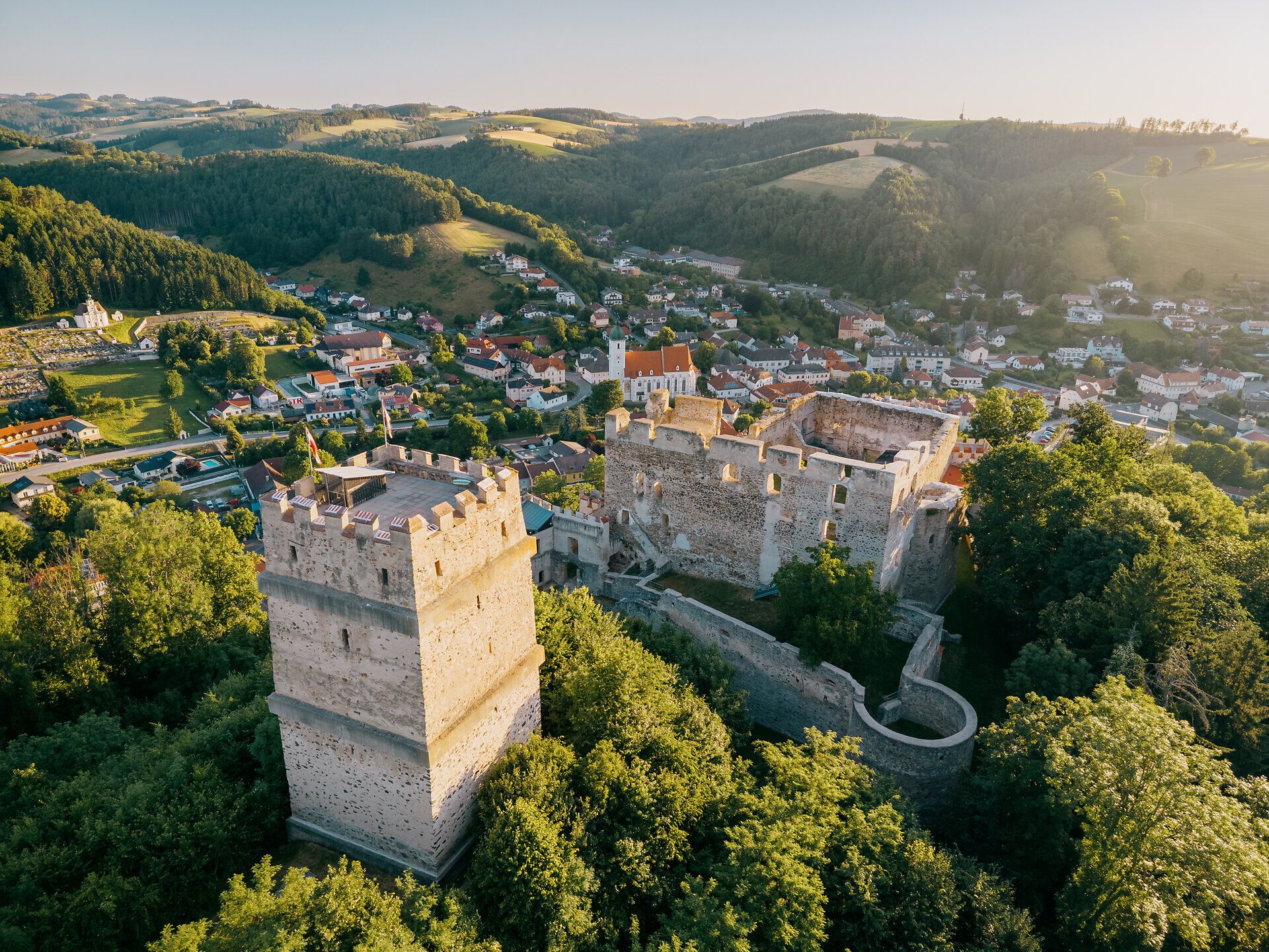 Landschaftsaufnahmen der Buckligen Welt im Sommer