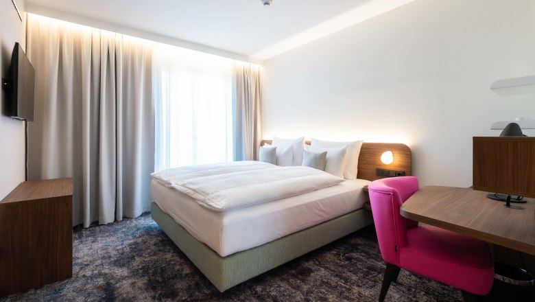 Modern k&eacute;t&aacute;gyas szoba a Hotel Le Parc-ban, &copy; Wiener Alpen/Philipp Blickfang