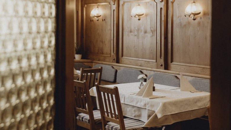 Cozy dining room with wooden furniture and table decorations.