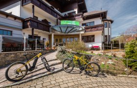 Vitalzeit Hotel Weber: V&yacute;chodiskov&yacute; bod pre va&scaron;e cyklistick&eacute; t&uacute;ry, &copy; Wiener Alpen/Christian Kremsl