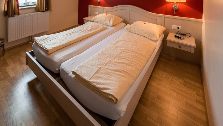 Die gem&uuml;tlichen Zimmer im Gasthaus Pichler, &copy; Wiener Alpen, Christian Kremsl