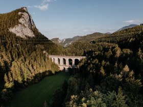Blick auf ein Viadukt der Semmeringbahn