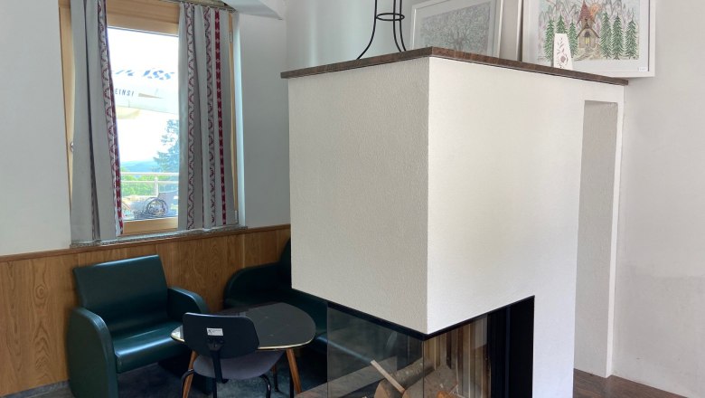 Fireplace in the lobby, &copy; Wiener Alpen