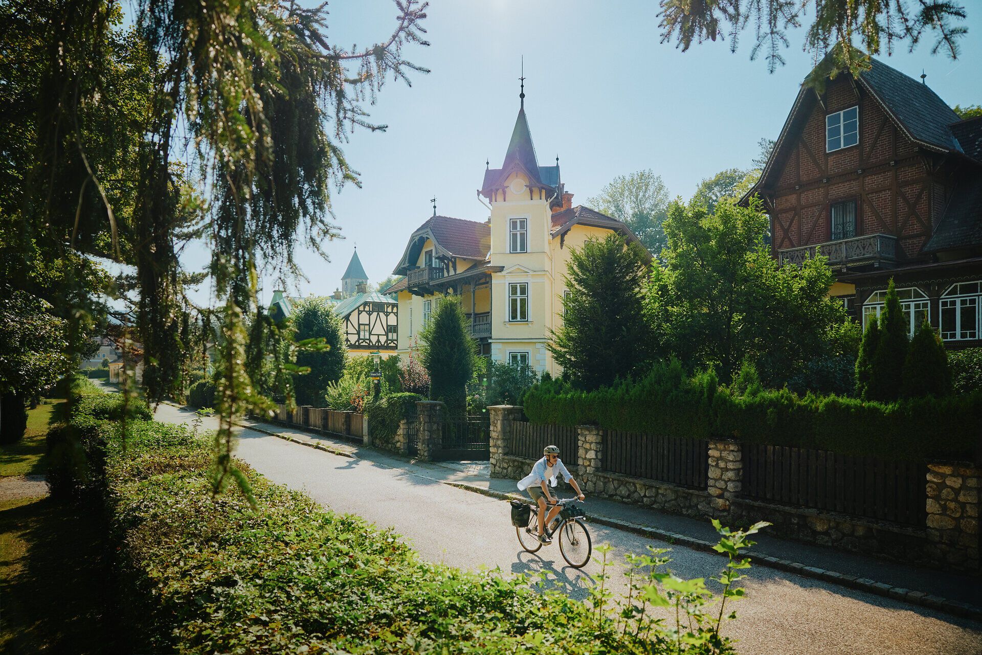 Radfahren auf der Schwarzatal Radroute durch die Region Semmering Rax