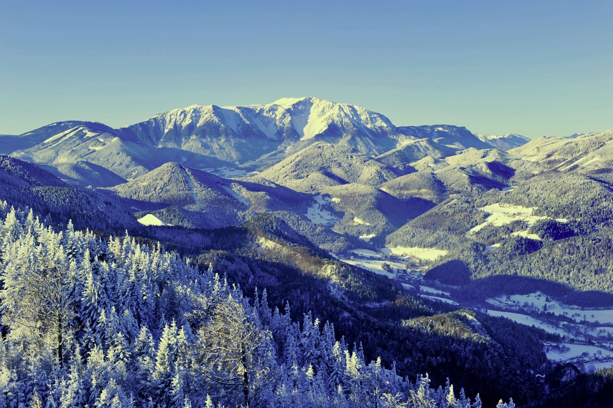 Aussicht von aussichtsturm Hohe Wand auf Schneebergland