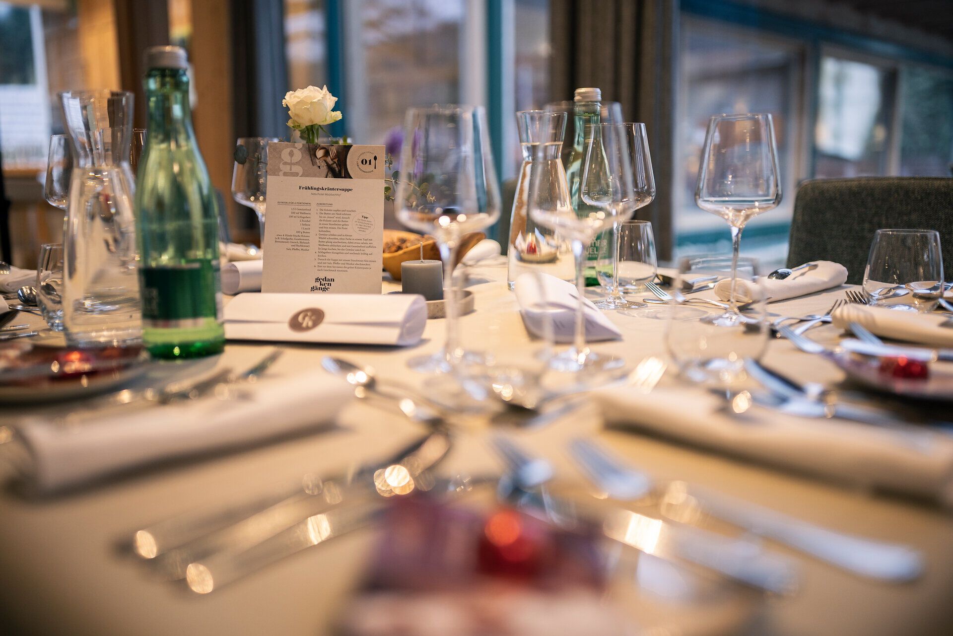 Gedeckter Tisch im Restaurant des Naturhotel Molzbachhof