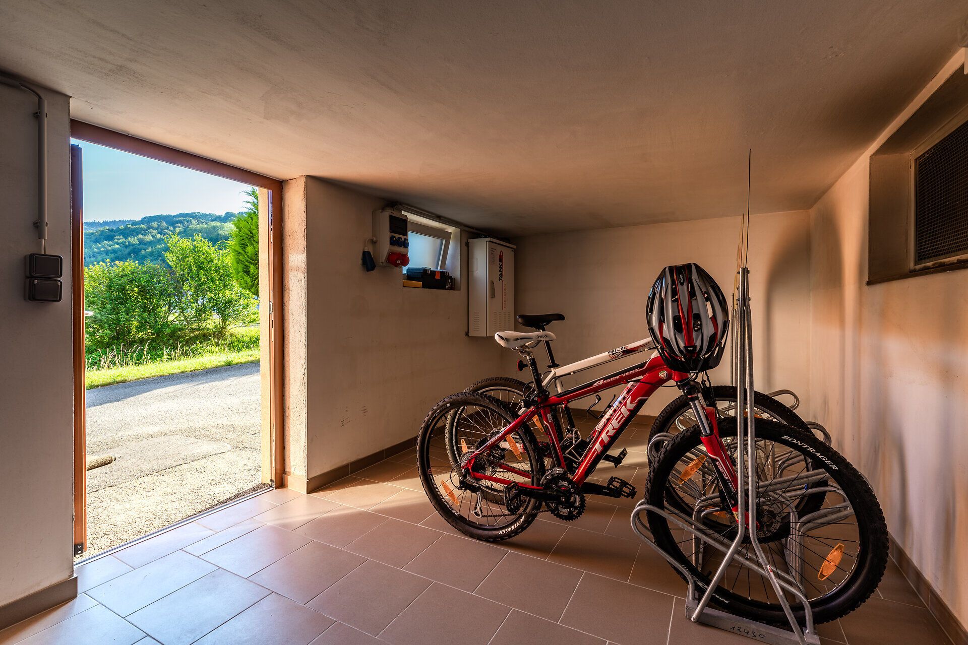 Gasthaus Pichler in Petersbaumgarten liegt günstig in der Nähe der Autobahn und auch die Radwege der Region liegen in direkter Nähe. 