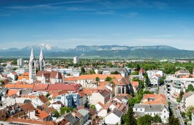 Die Stadt Wiener Neustadt mit Bergblick, © Wiener Alpen/Franz Zwickl
