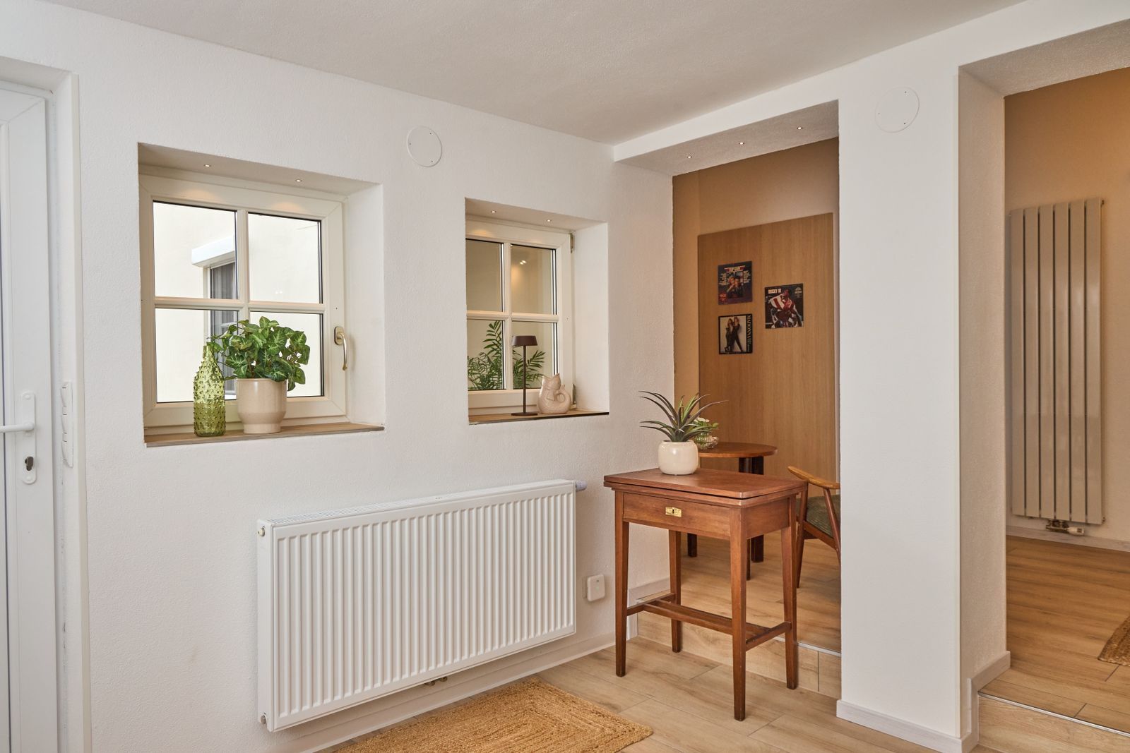Bright entrance with windows, pillar and console table