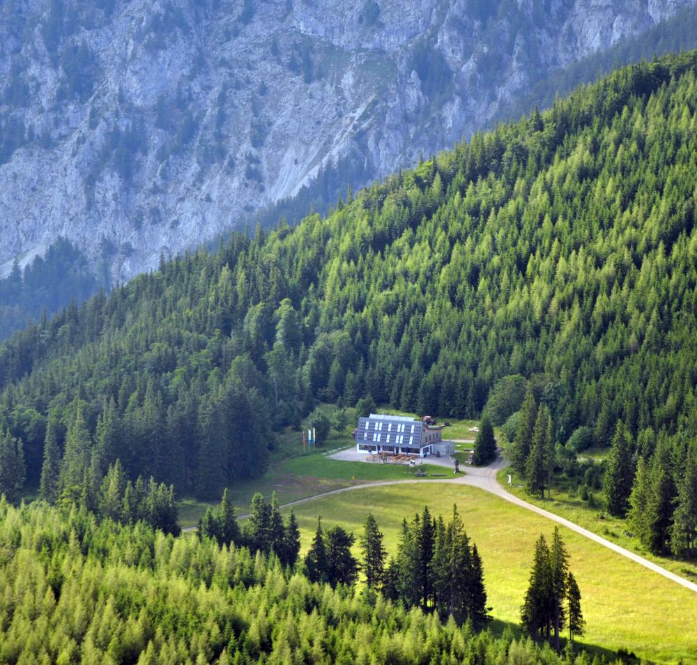 Blick von oben auf Naturfreundehaus Knofeleben