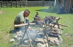 Fotos der Veranstaltung Keltenfestival im Freilichtmuseum in Schwarzenbach in der Buckligen Welt mit Kampfshow, Marktständen, Musikvorführungen und großem Lagerfeuer.