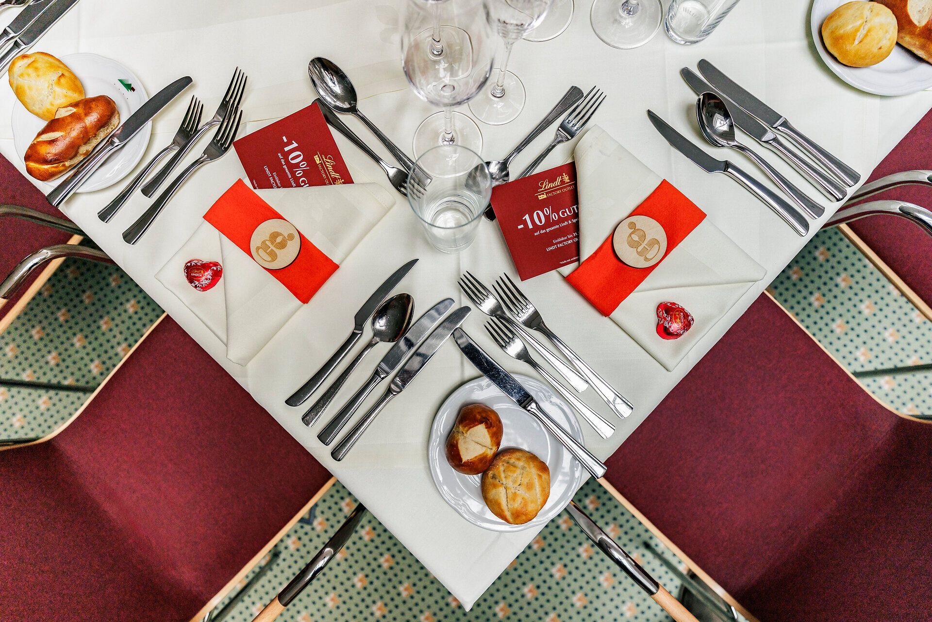 Kulinarik-Veranstaltung Gedanken-Gänge im Hotel Schneeberghof mit Hofrat Dr. Ernst Geiger. Krimi-Abend mit kulinarische Hochgenüsse.