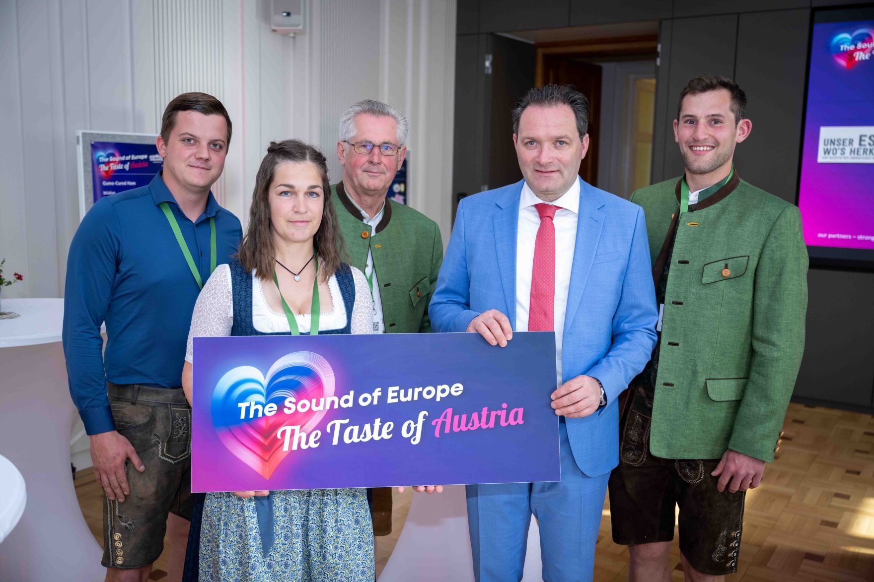 Ein Pressefoto der Veranstaltung 'The Taste of Austria' mit fünf Personen.