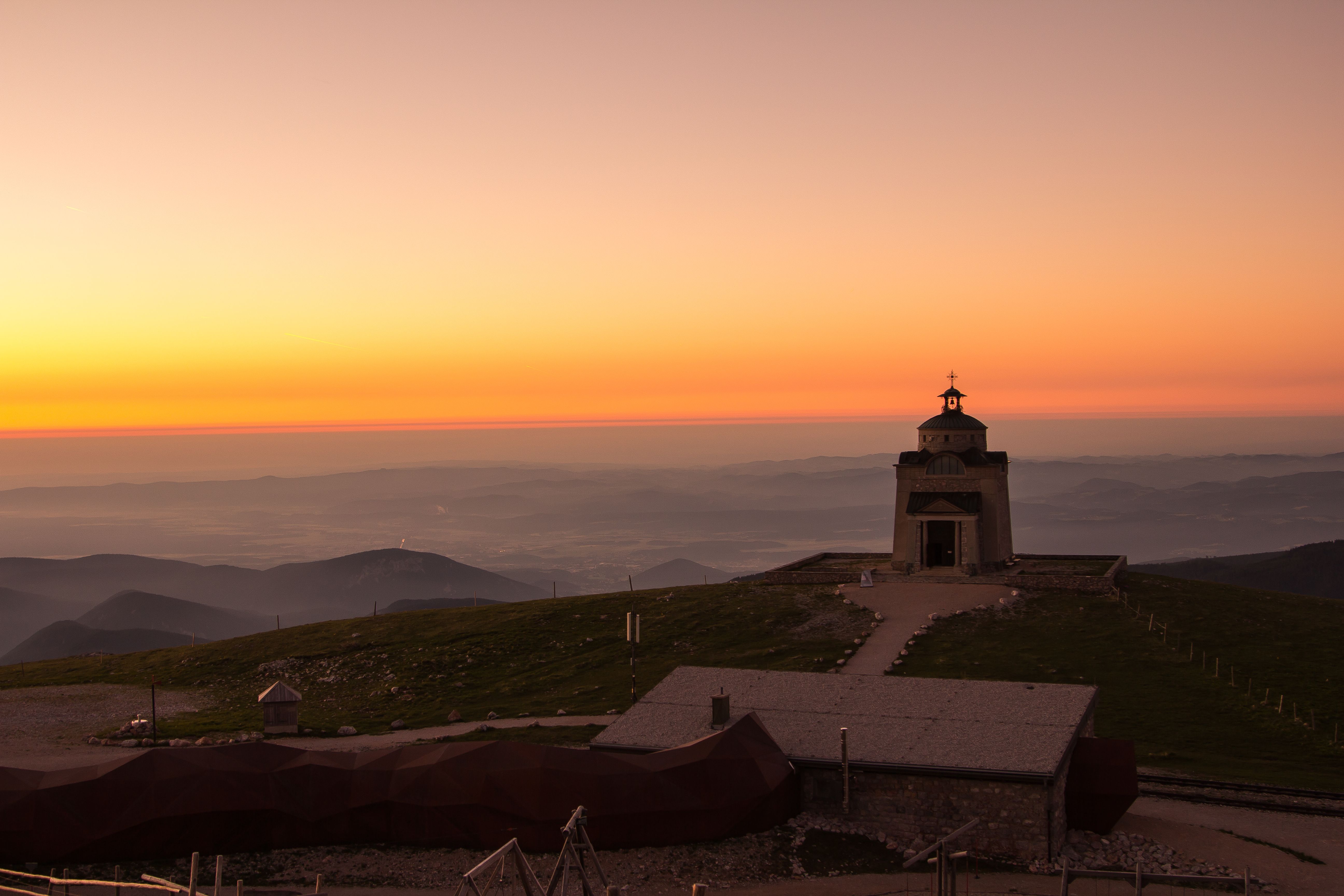 Alpin Sunrise am Schneeberg Sonnenaufgang über dem Wiener Becken