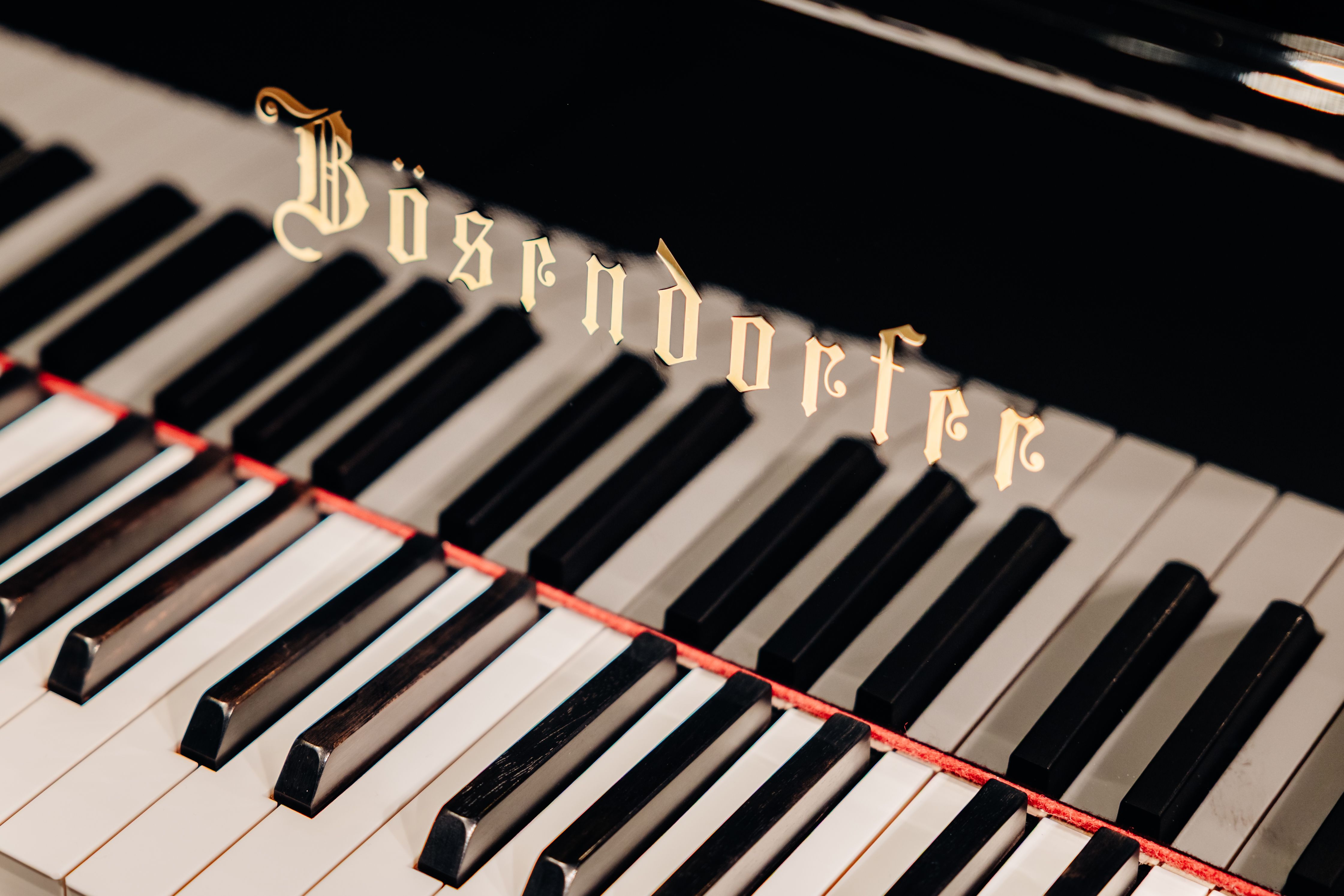 Bösendorfer Flügel auf der Bühne der Kasematten