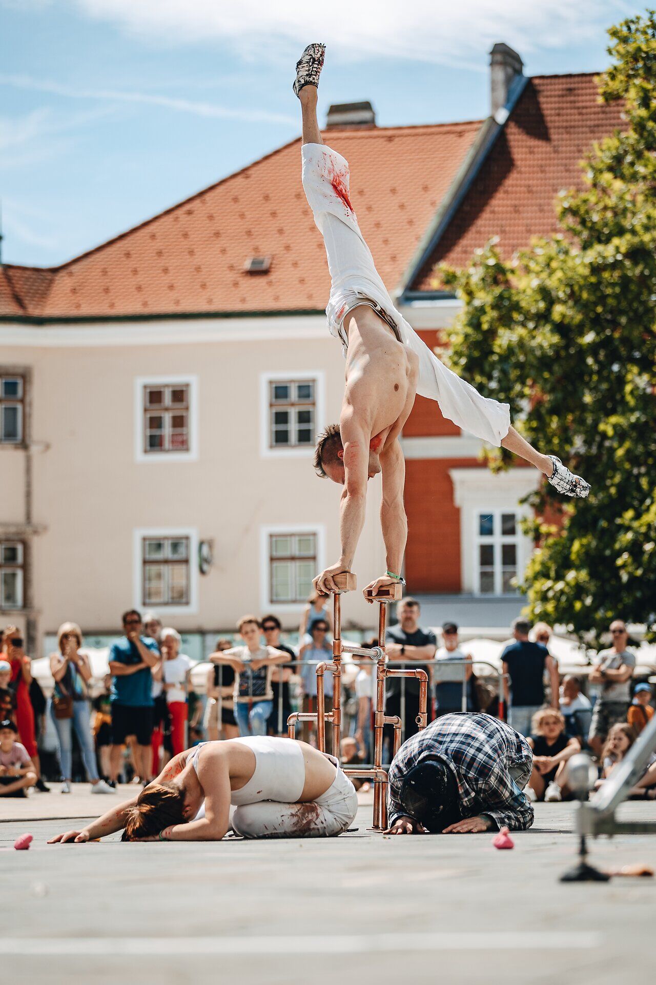 NÖ Straßen.Kunst.Festival - Upside Down Orchestra © Busy Shutters